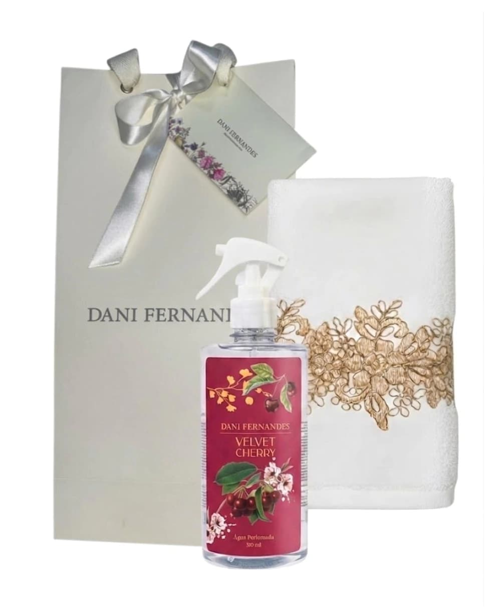 Água Perfumada + Toalha Bordada e Embalagem para Presente Velvet Cherry 510ml | Dani Fernandes